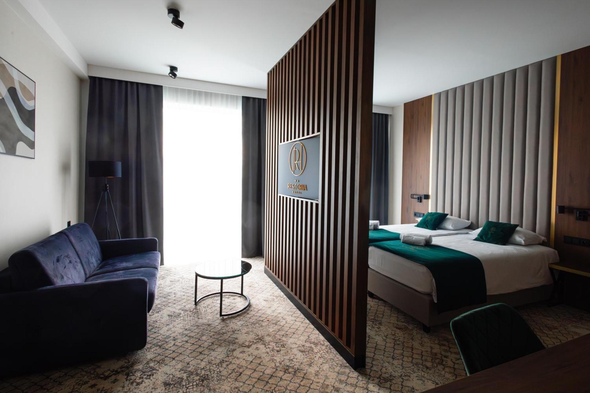 Restoria Hotel*** ラジン・ポドラスキ エクステリア 写真