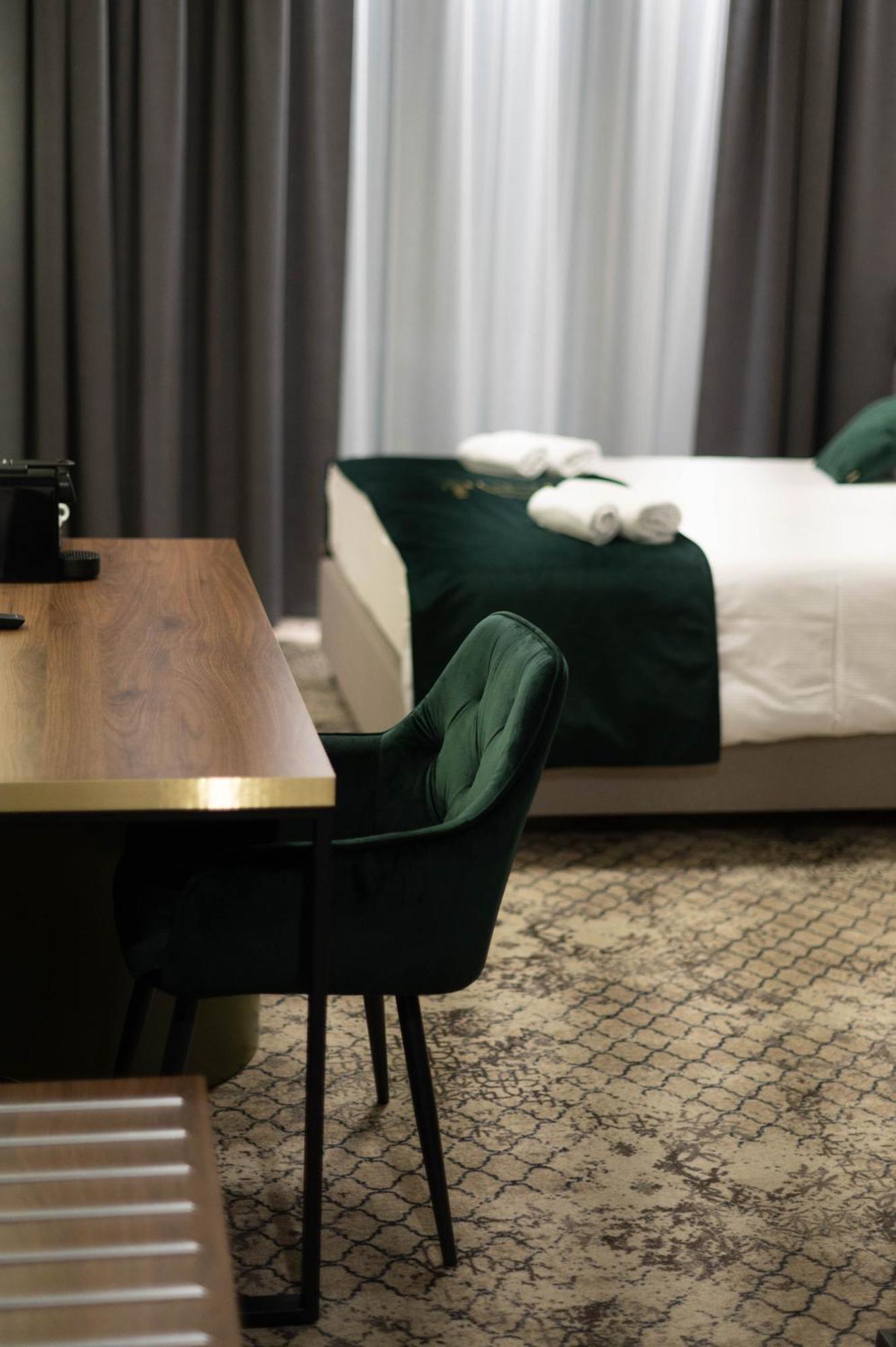 Restoria Hotel*** ラジン・ポドラスキ エクステリア 写真