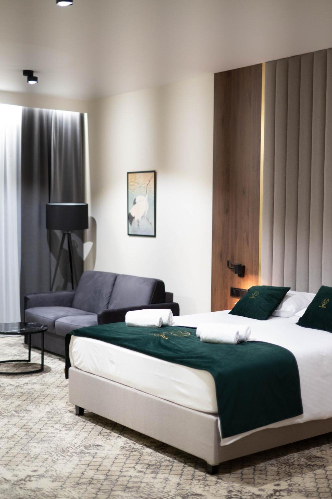 Restoria Hotel*** ラジン・ポドラスキ エクステリア 写真